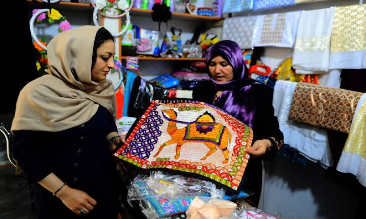  Afghan businesswomen fear new restrictions from the Taliban